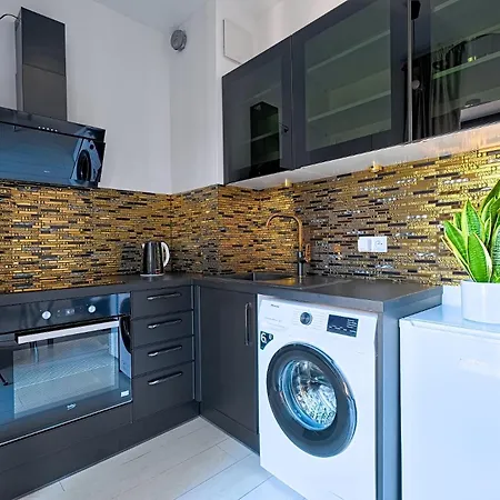 Апартаменты Urbannestgroup - Krochmalna 59 *